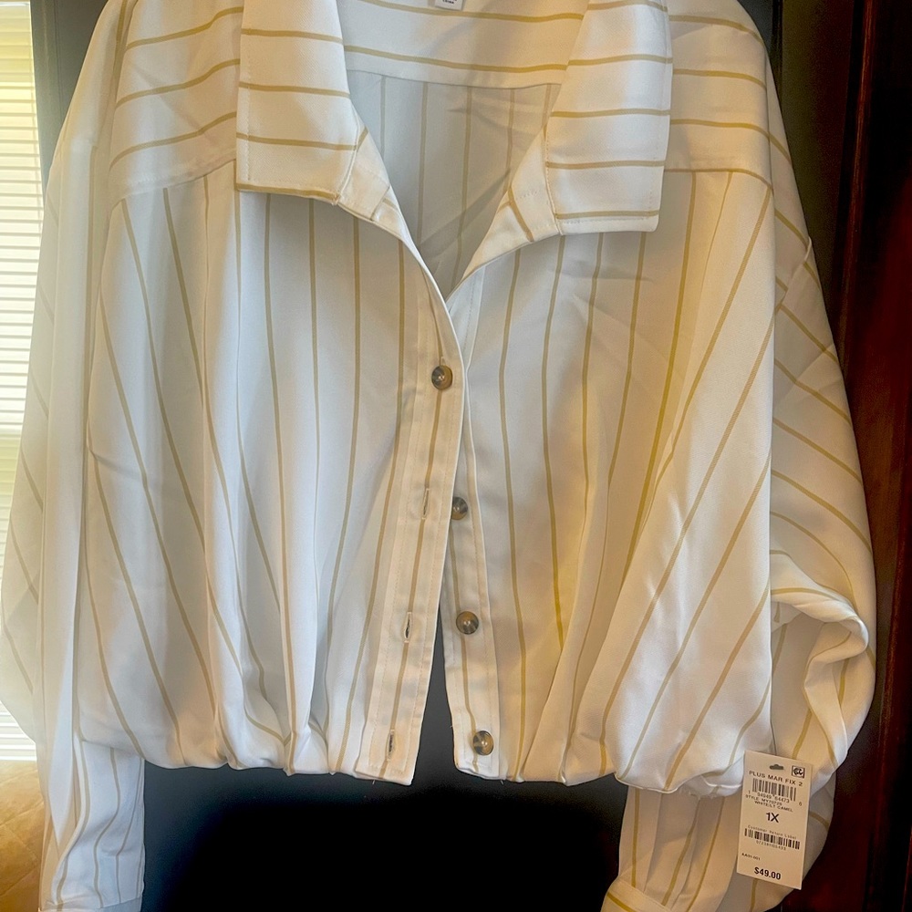 NWT white with gold stripes button down cropped shirt jacket.